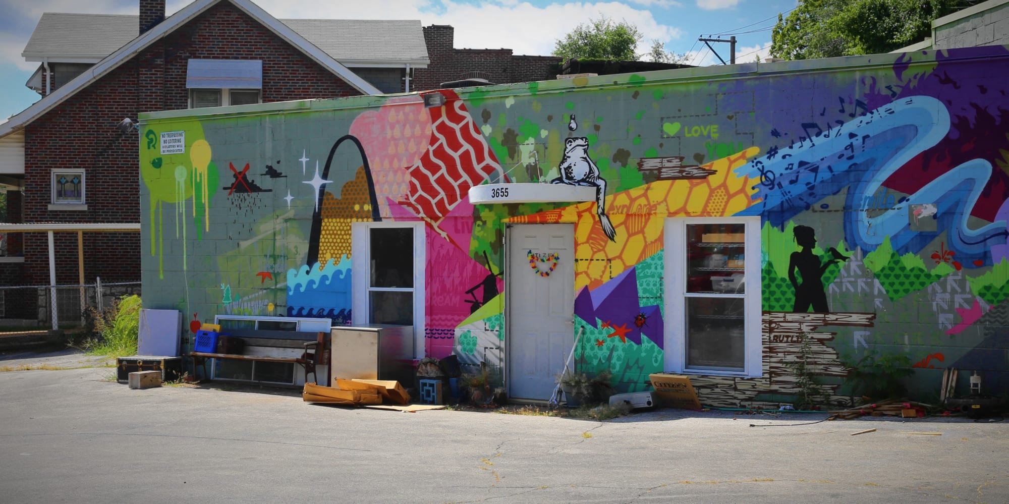 Colorful paint job at California and Winnebago. Photo by Paul Sableman.