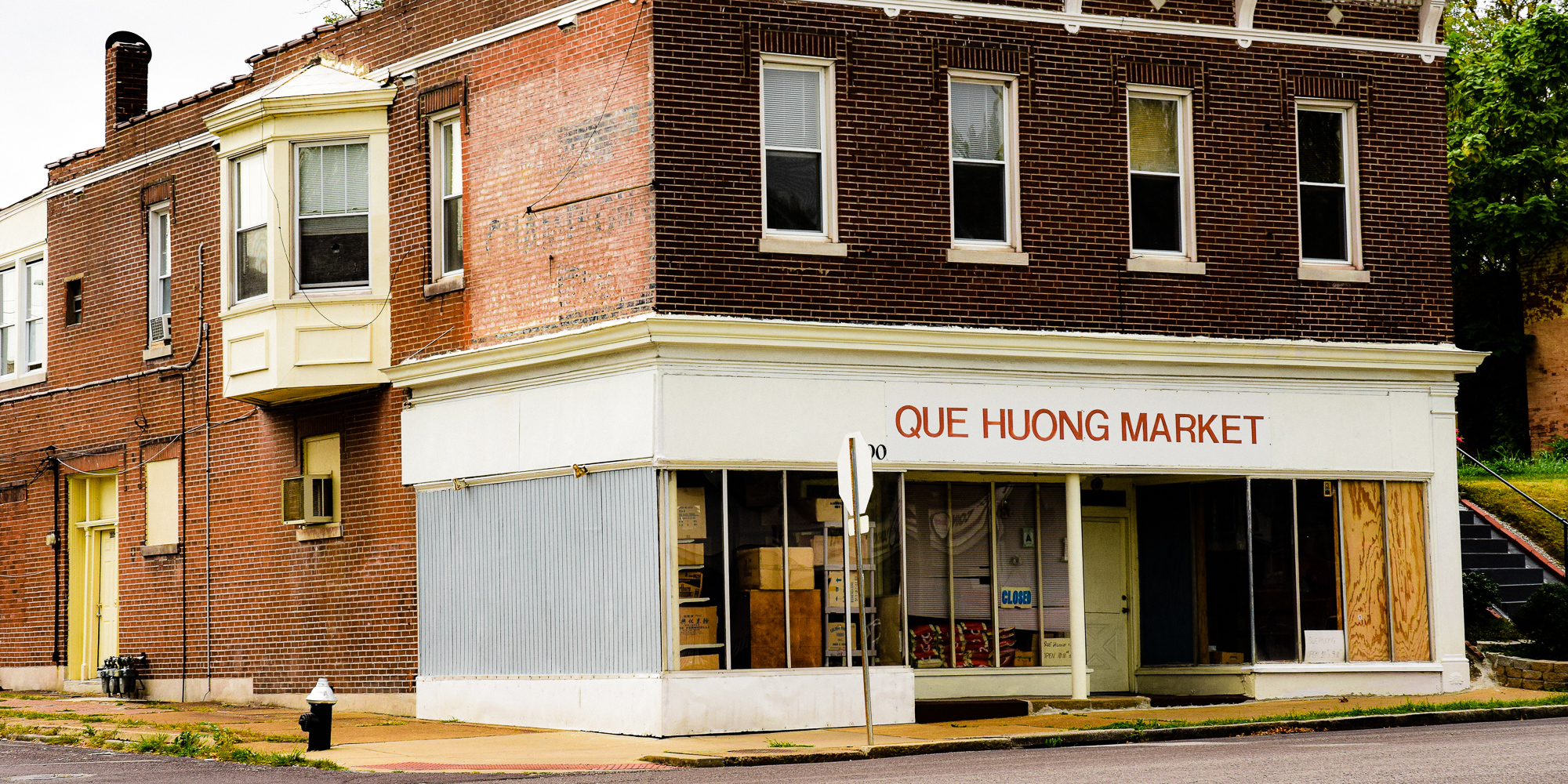 Que Huong Market, 3200 Chippewa Street in Dutchtown, St. Louis, MO.