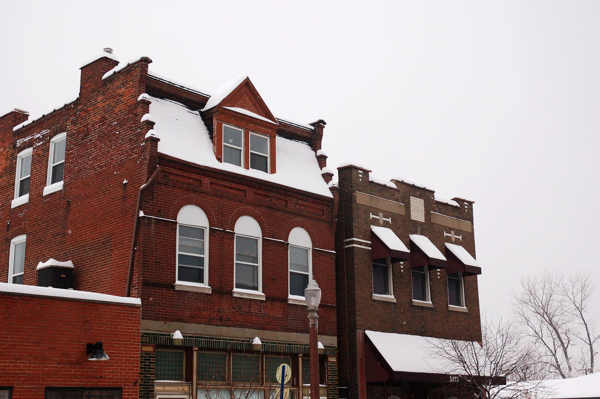 Buildings on Meramec Street in the snow.