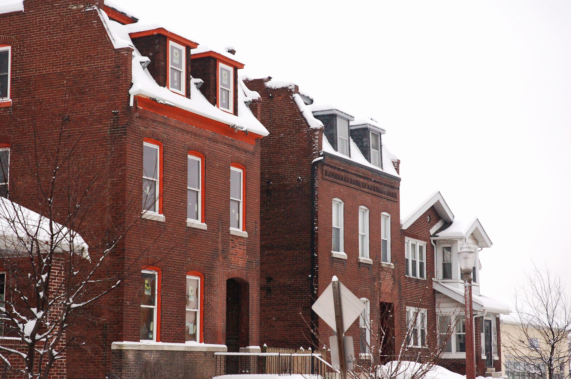 Houses on Meramec Street in the snow.