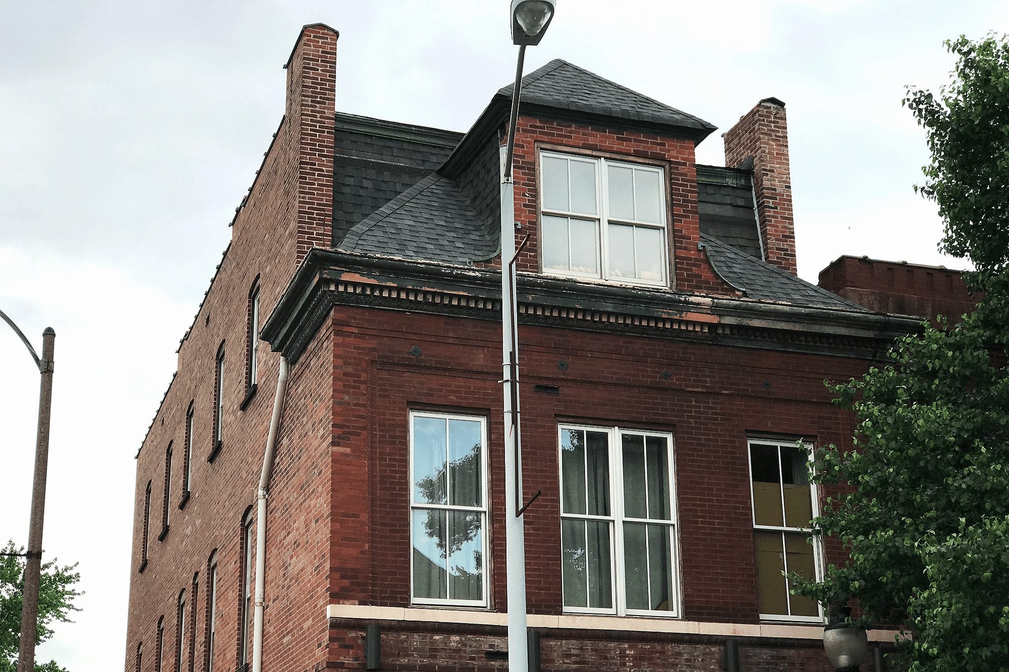 2900 Cherokee, one of Landmarks St. Louis' Most Enhanced award winners.