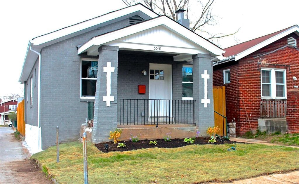 5531 Louisiana in the St. Cecilia Historic District.