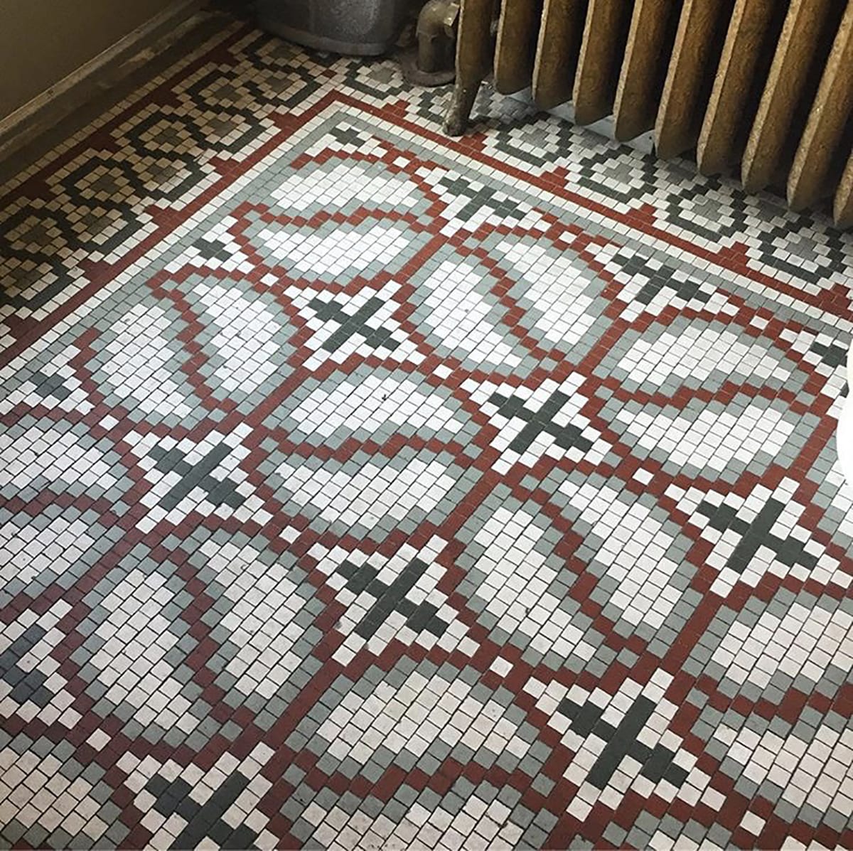 Decorative mosaic floor tile in a Dutchtown entryway. Photo by Josh Burbridge.